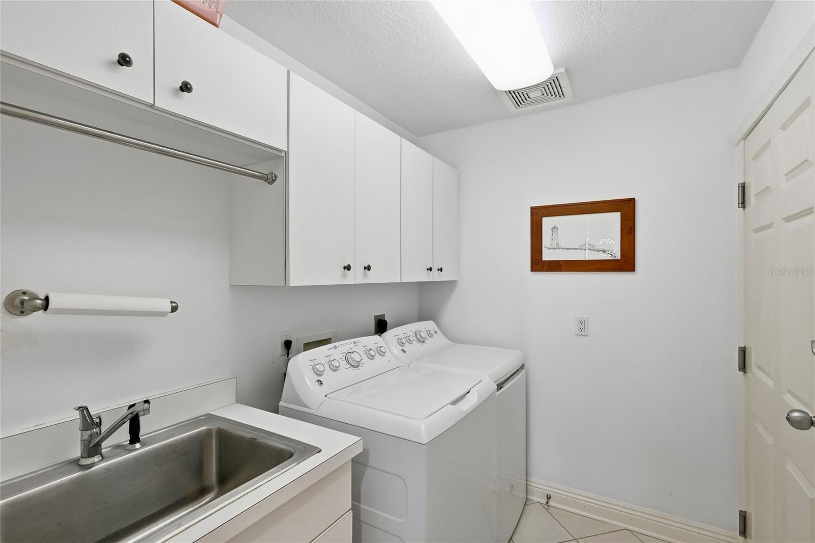 D6144921 Property Photo