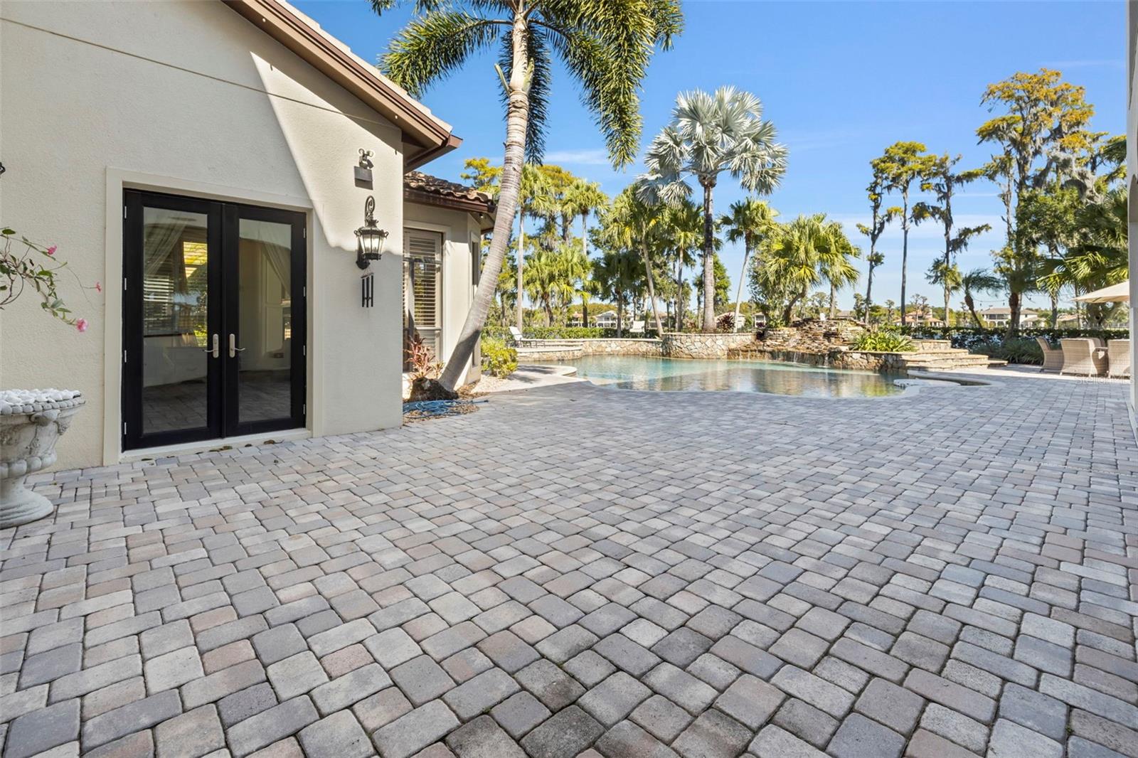 TB8451052 Property Photo