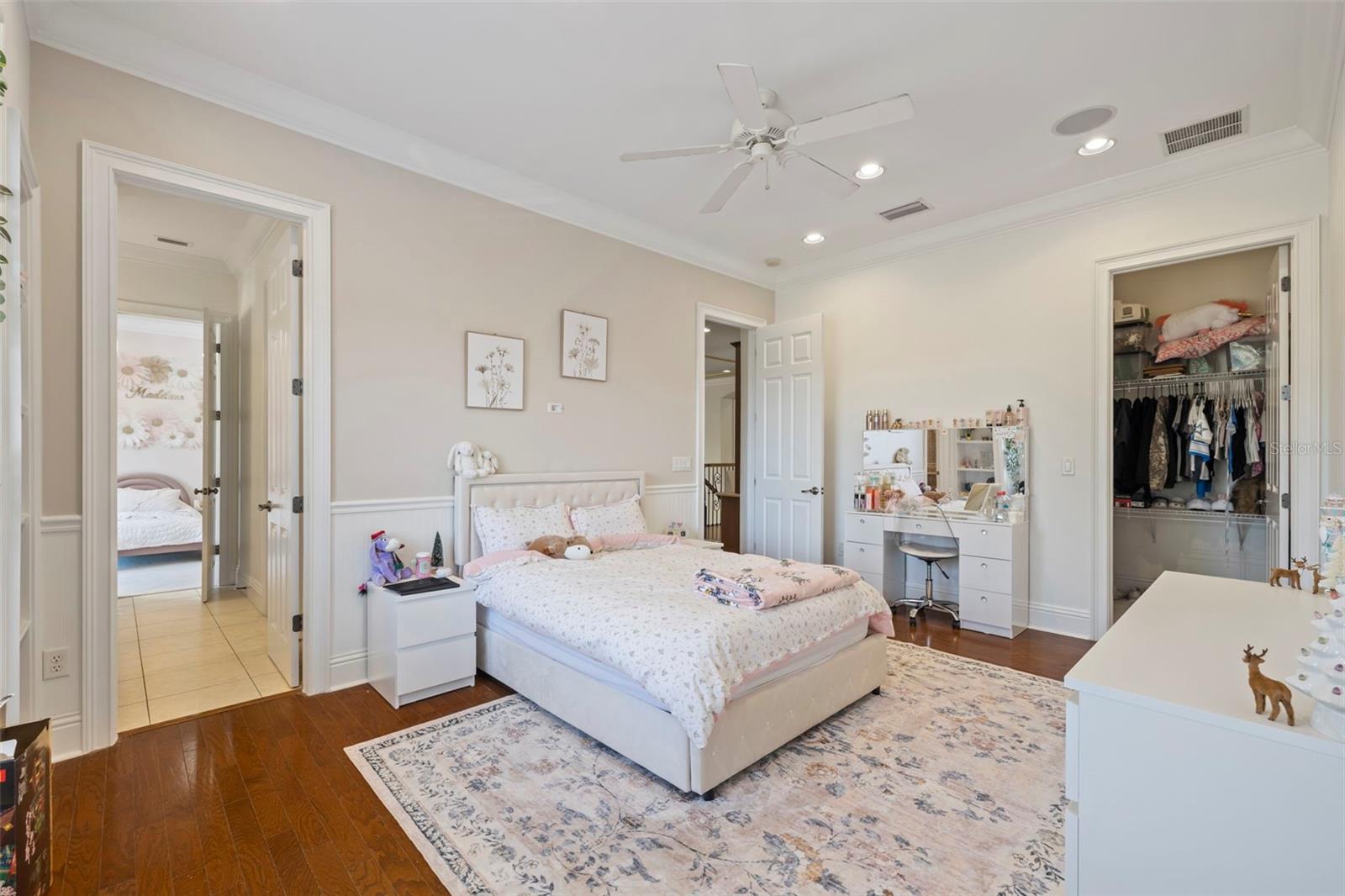 TB8451052 Property Photo