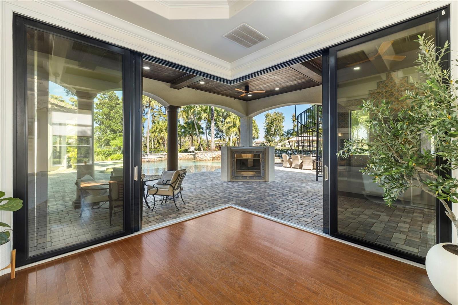 TB8451052 Property Photo