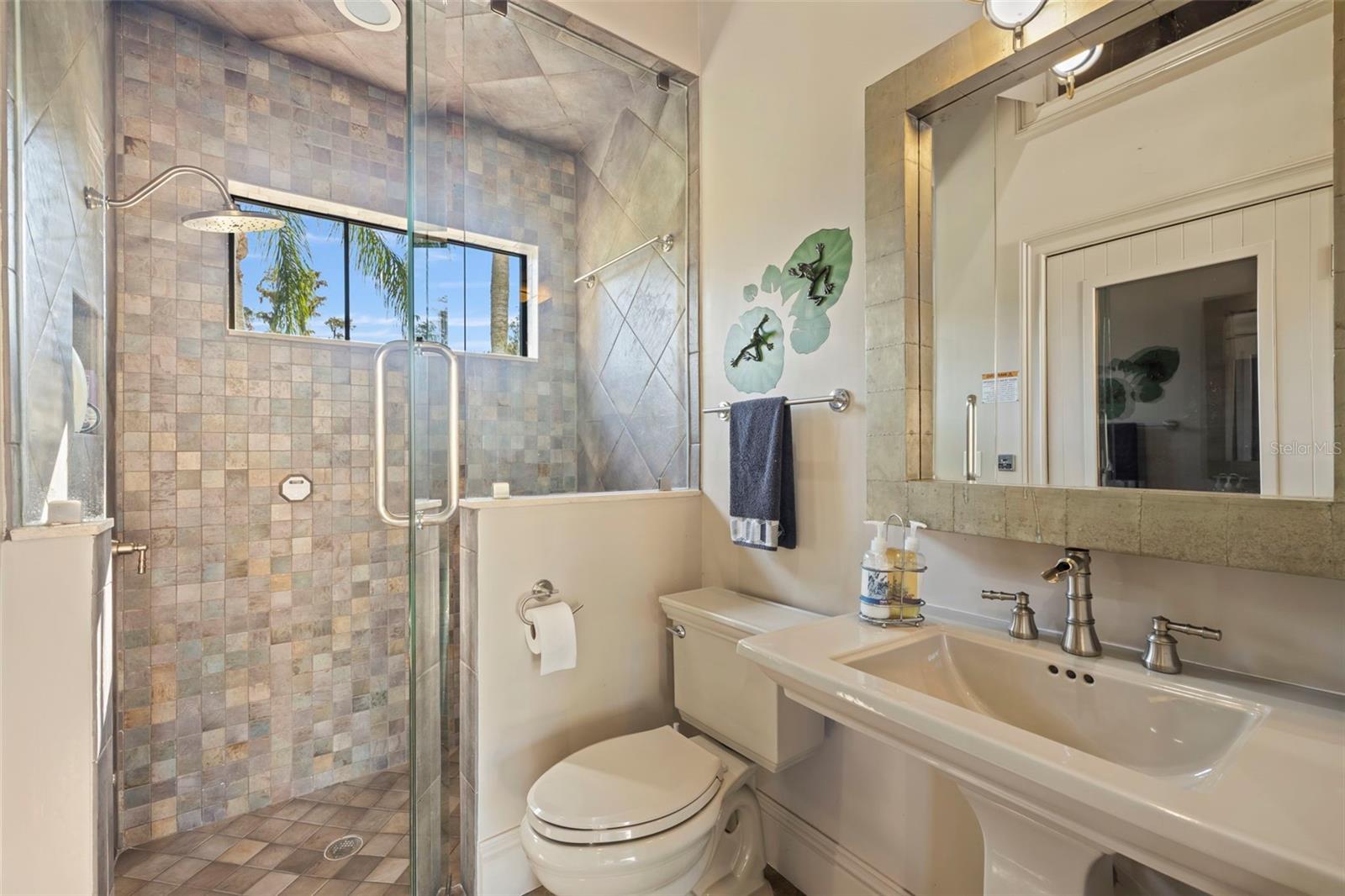 TB8451052 Property Photo