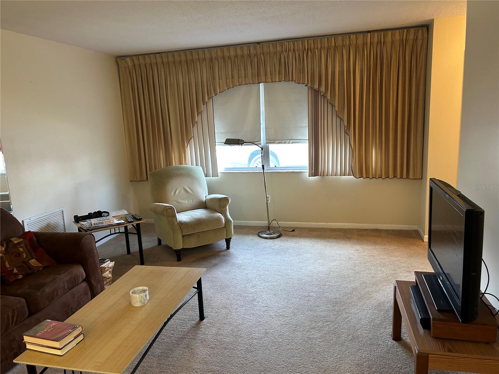 TB8451109 Property Photo