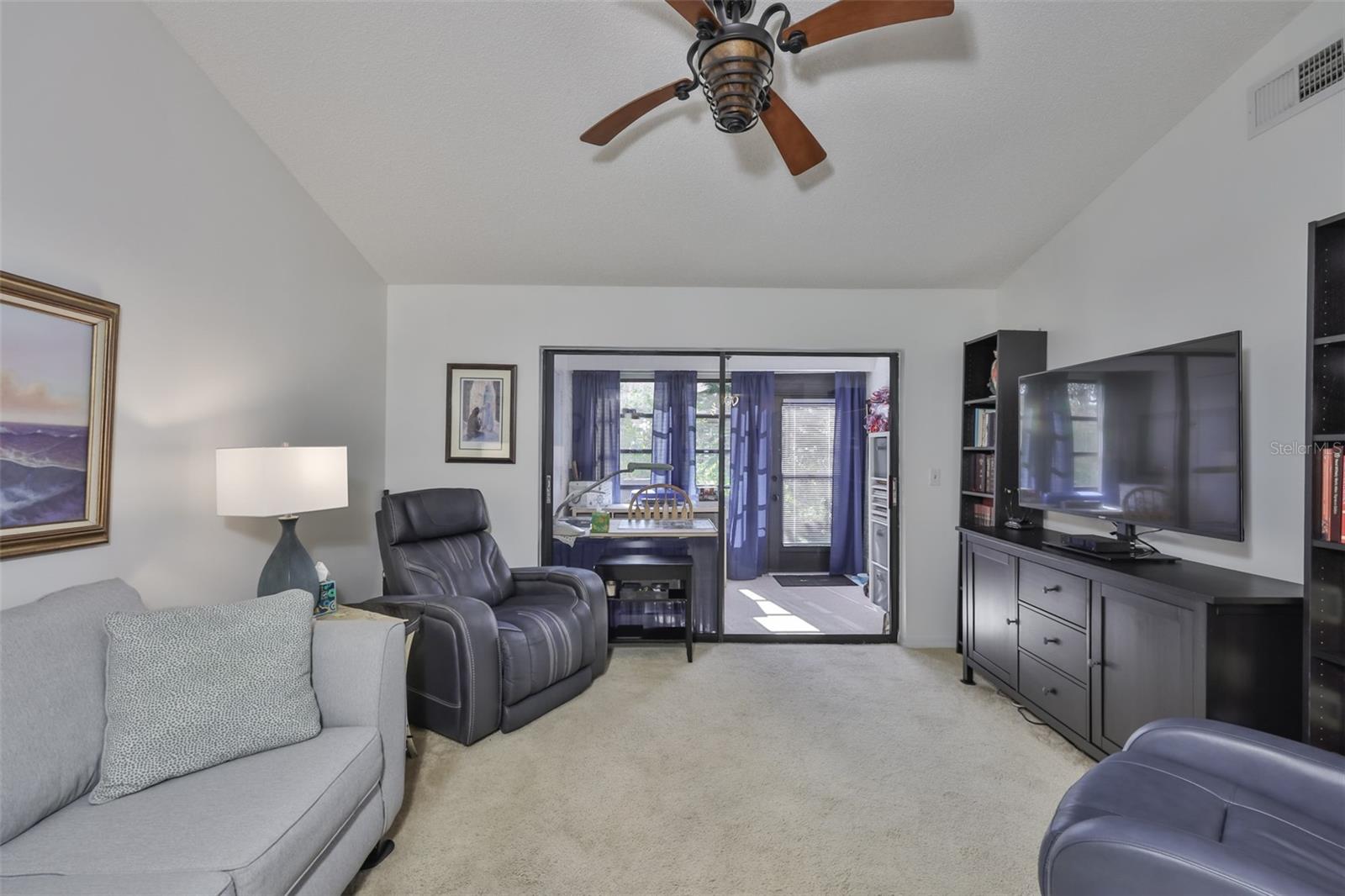 TB8451112 Property Photo