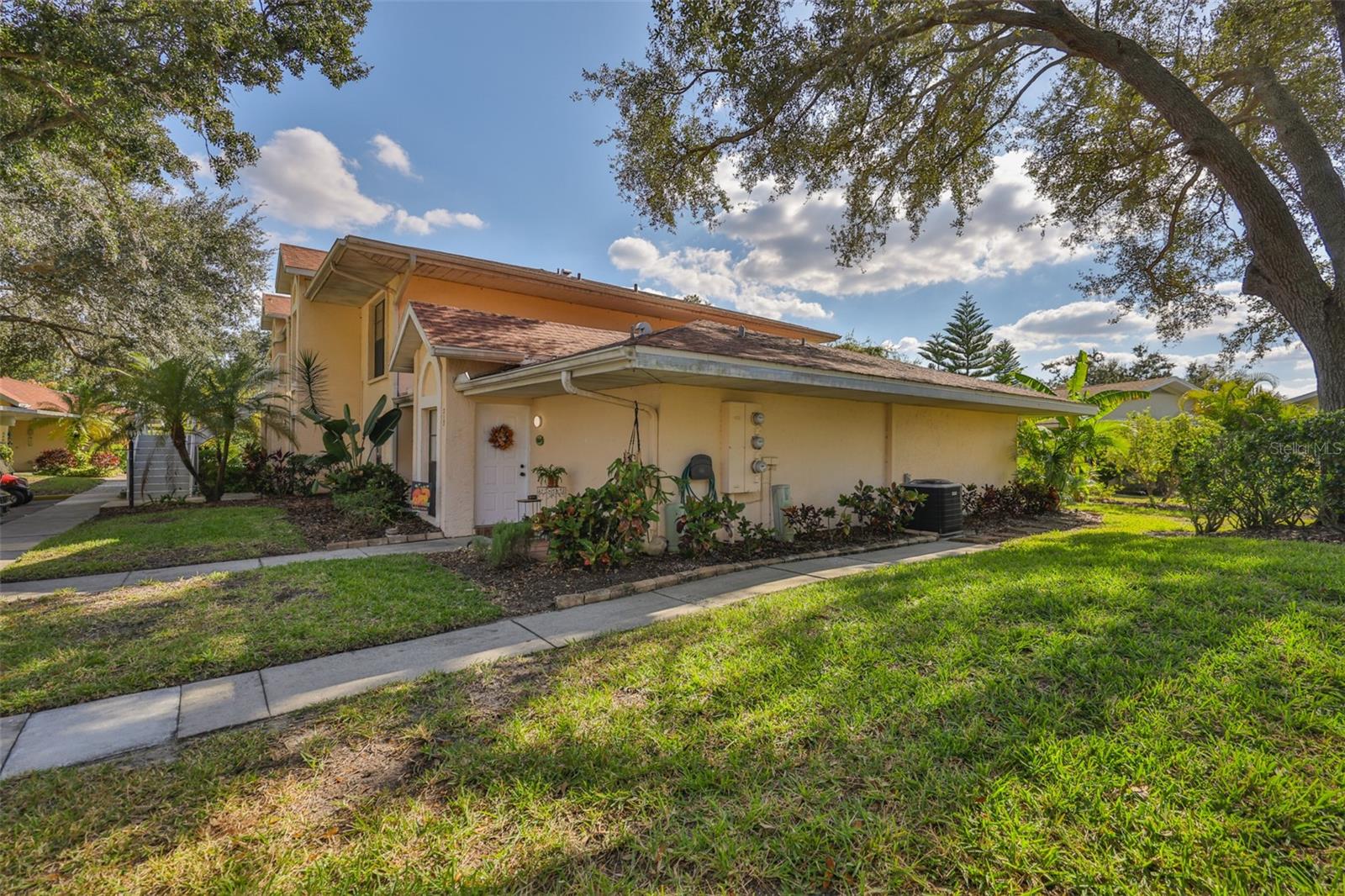 TB8451112 Property Photo