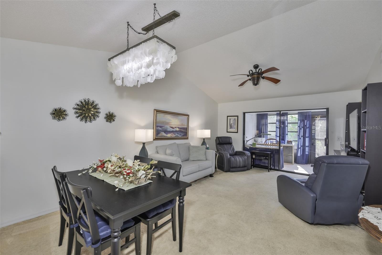 TB8451112 Property Photo