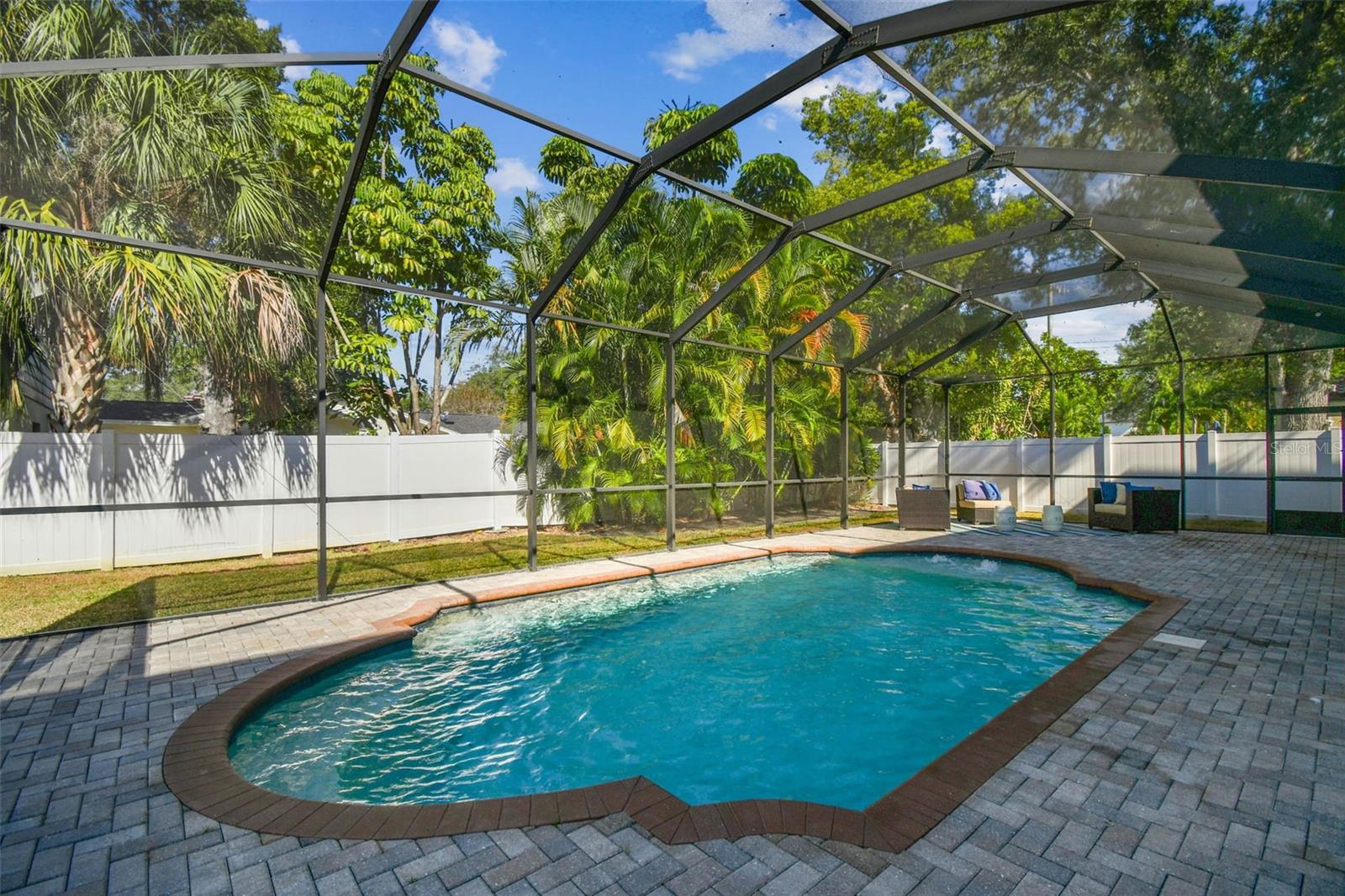 POOL SCREEN ENCLOSURE
