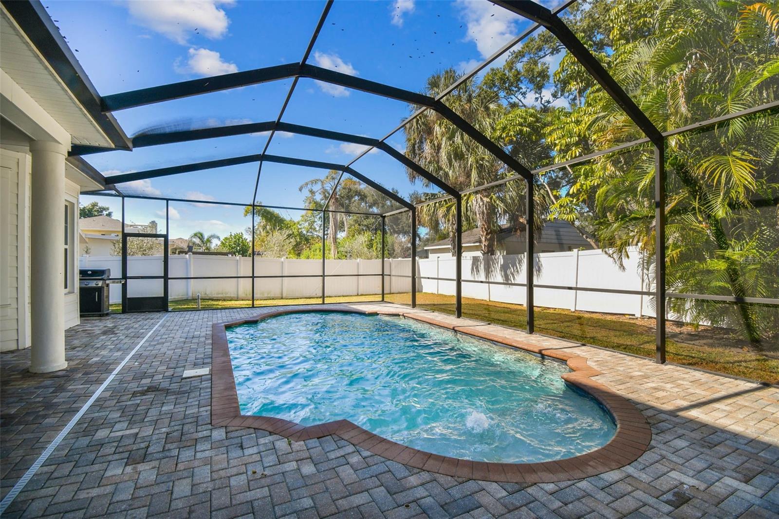 POOL SCREEN ENCLOSURE