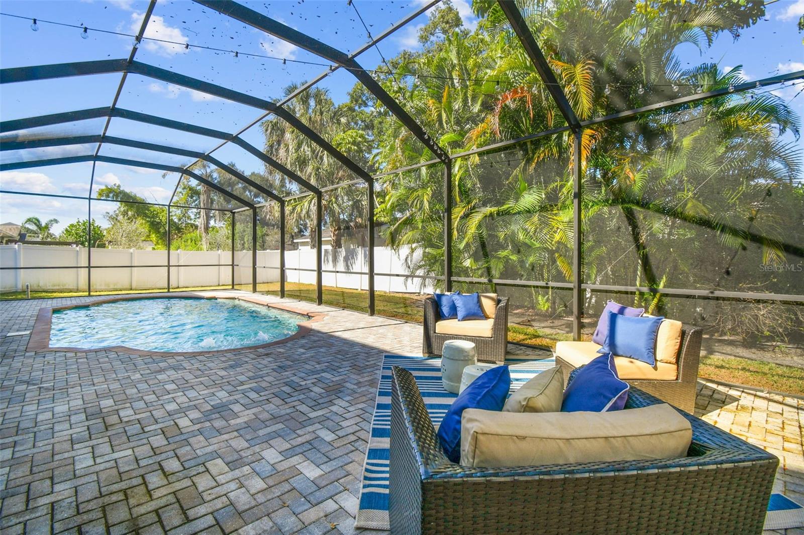 POOL SCREEN ENCLOSURE