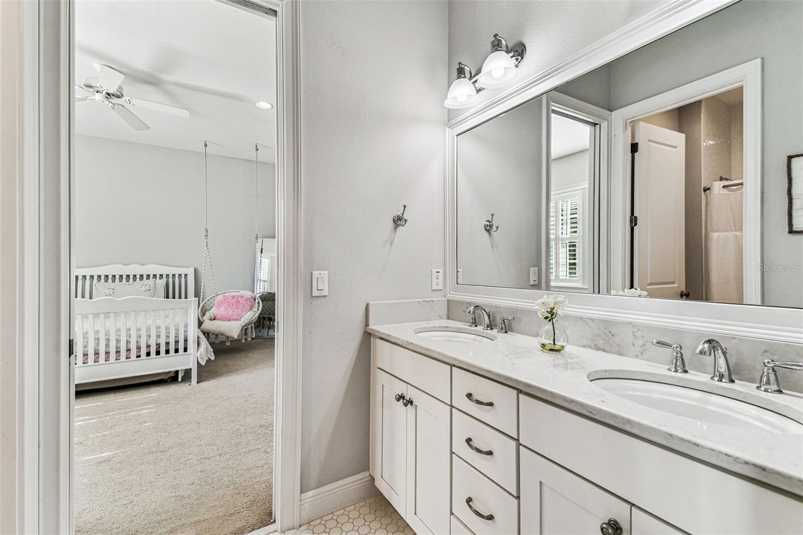 JACK N JILL BATHROOM TO BEDROOM 3 & 4