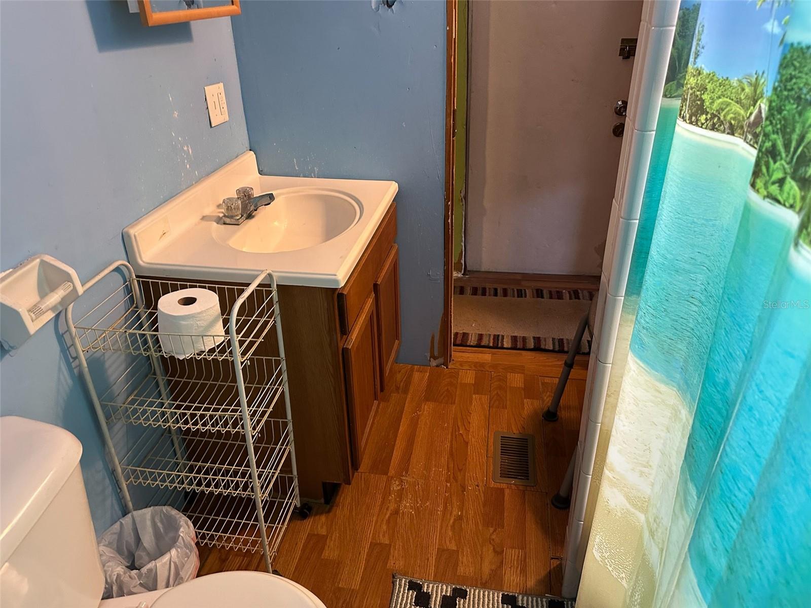 TB8451127 Property Photo