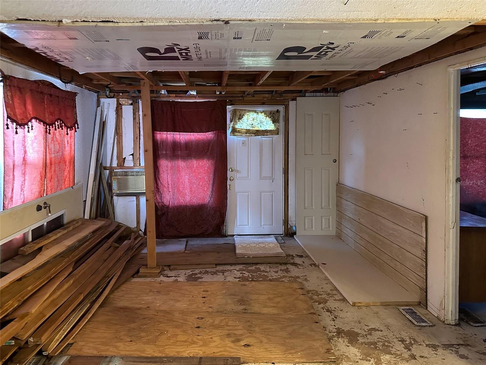 TB8451127 Property Photo