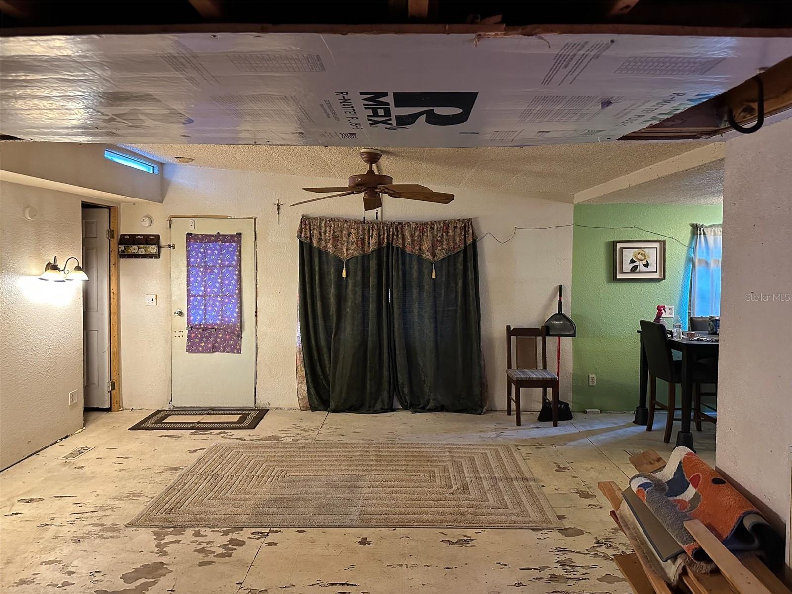 TB8451127 Property Photo