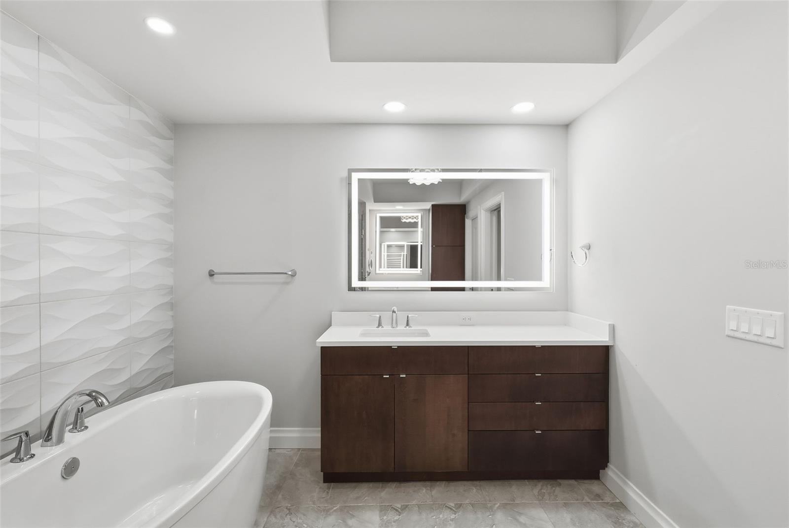 O6363055 Property Photo