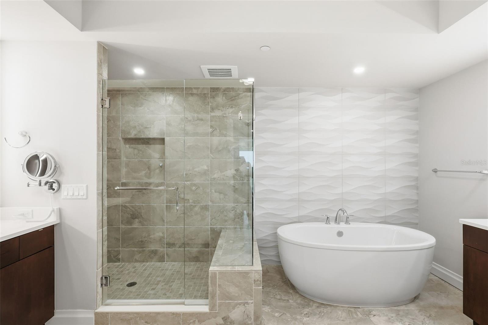 O6363055 Property Photo