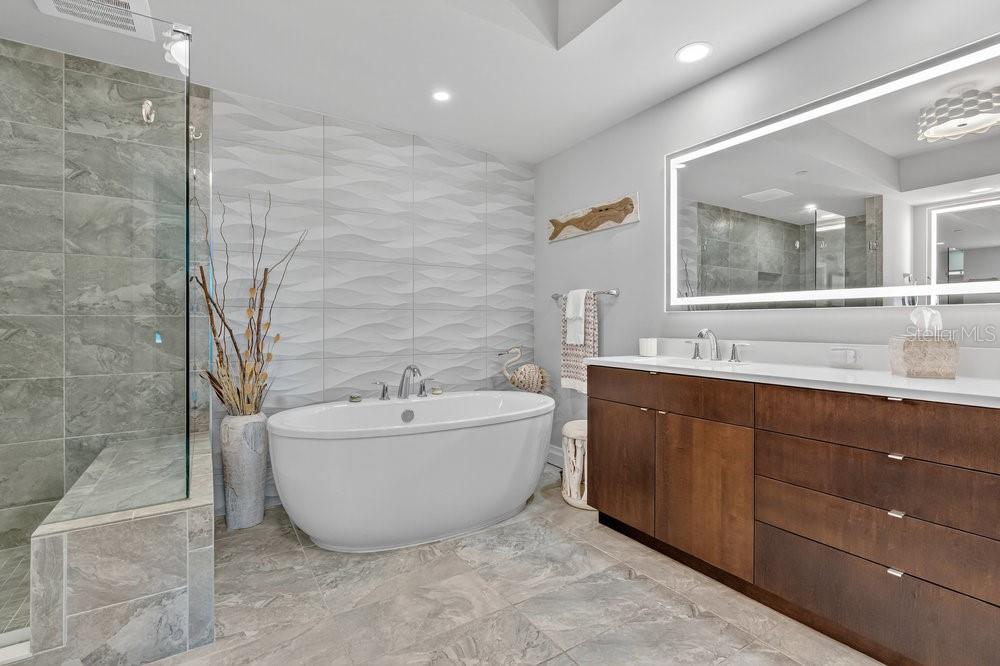 O6363055 Property Photo