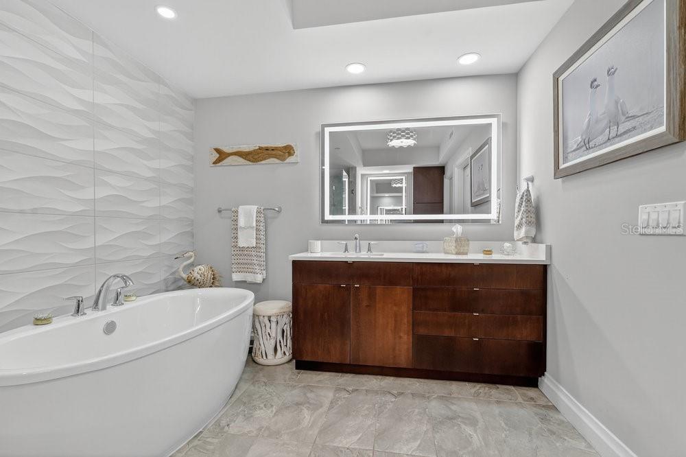 O6363055 Property Photo