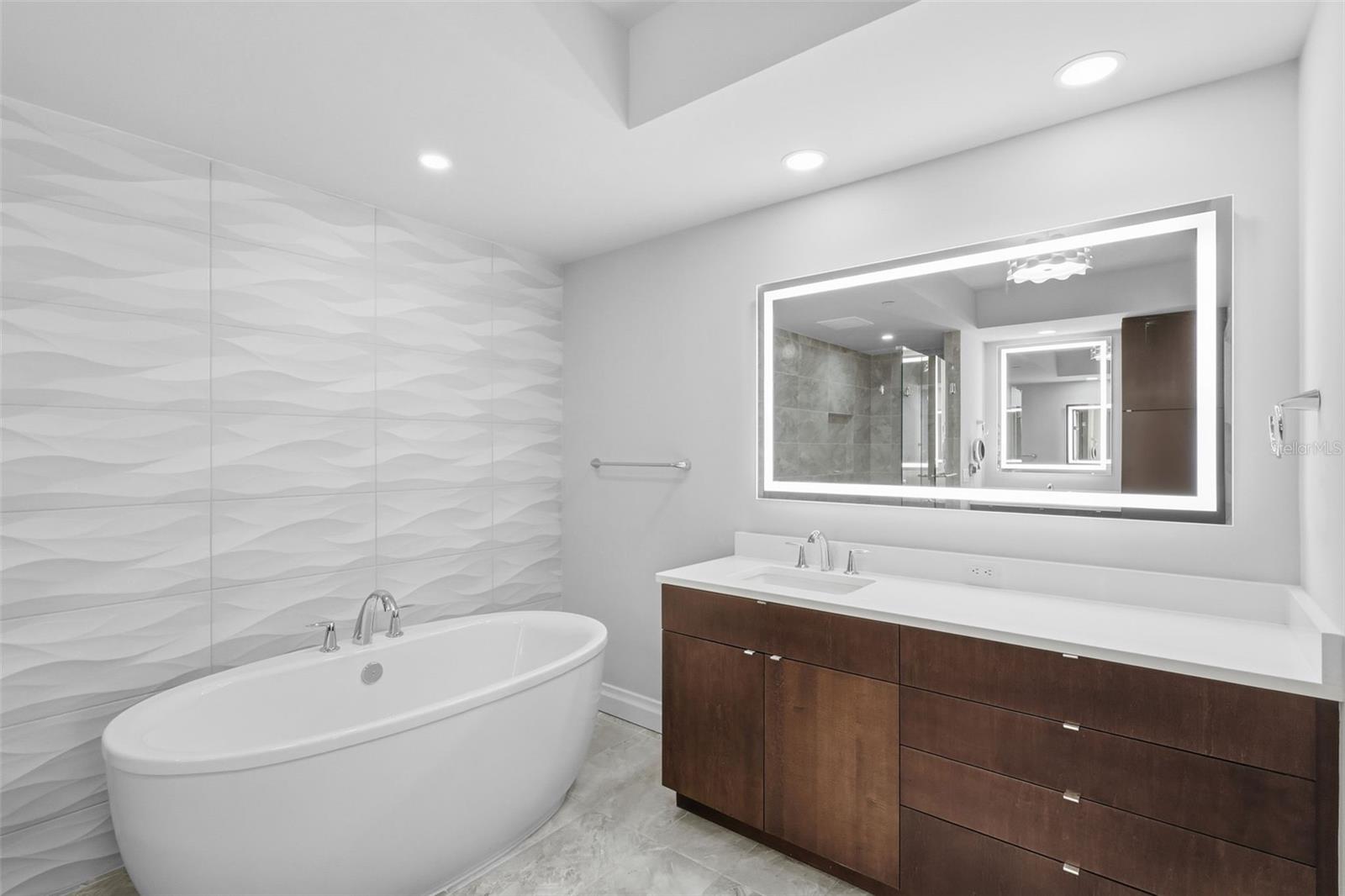 O6363055 Property Photo