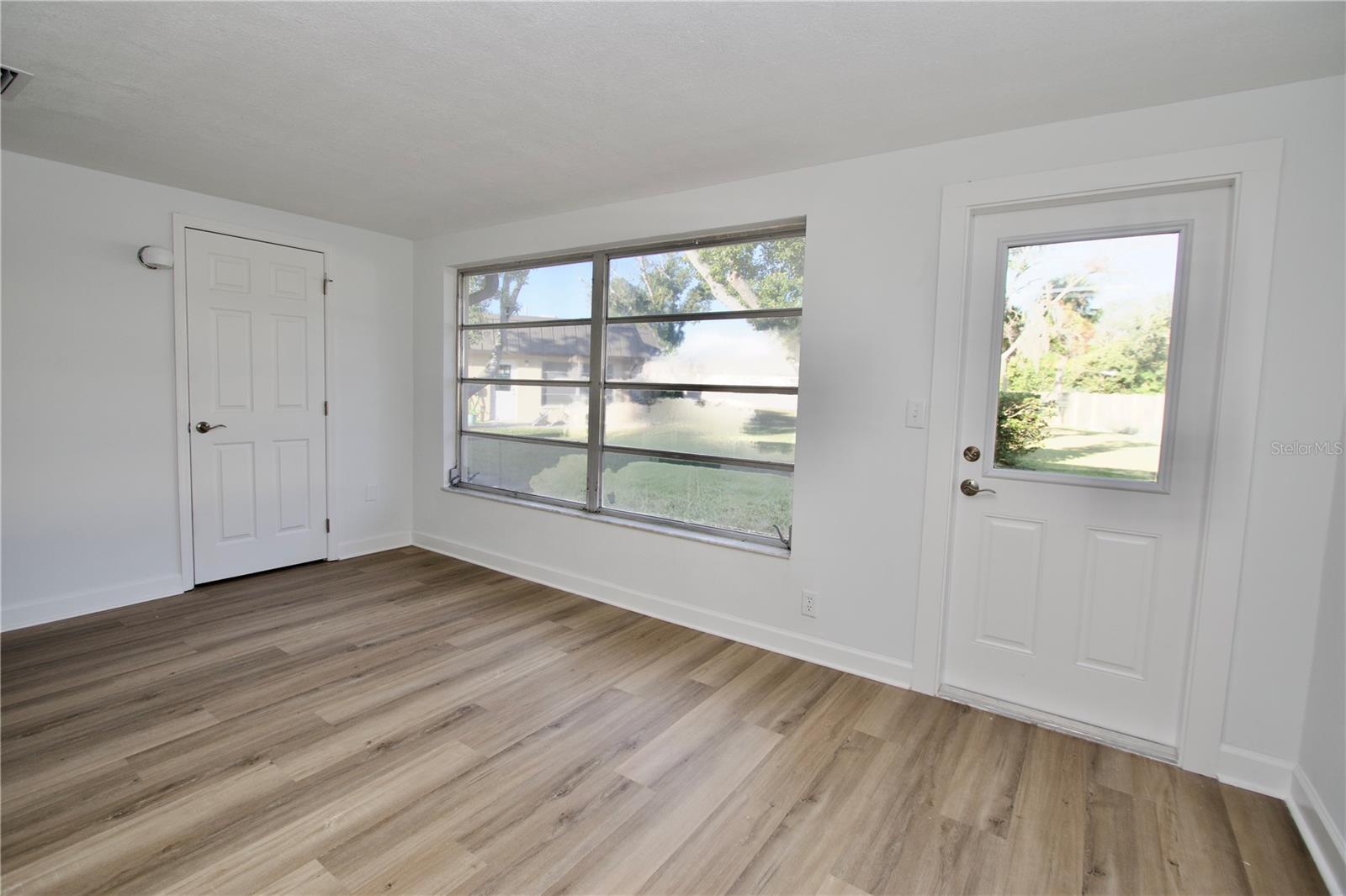 W7881027 Property Photo