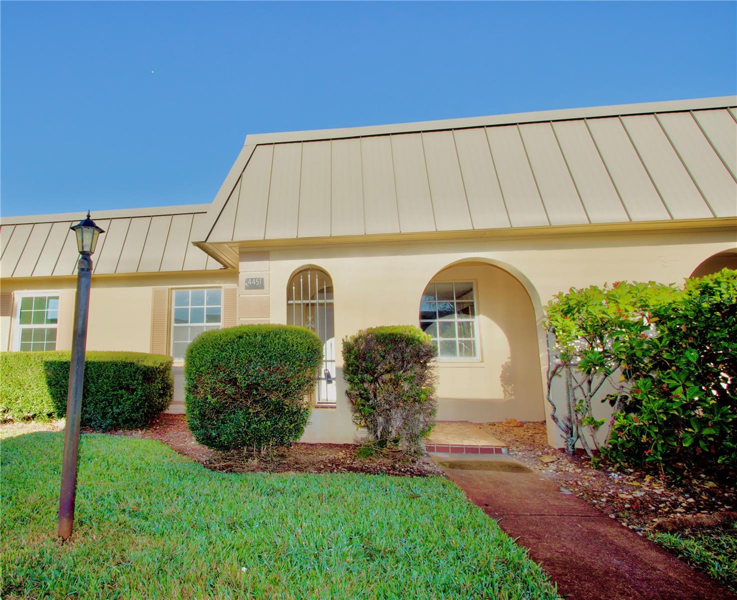 W7881027 Property Photo