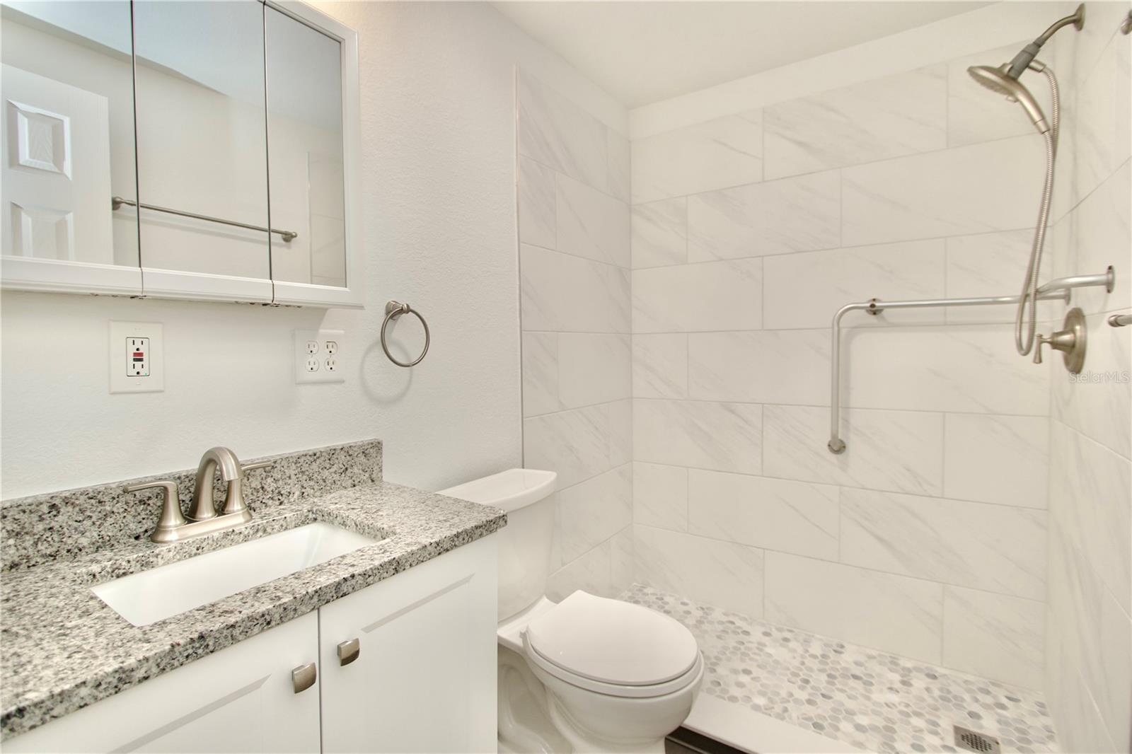 W7881027 Property Photo