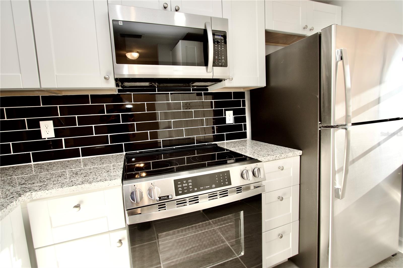 W7881027 Property Photo