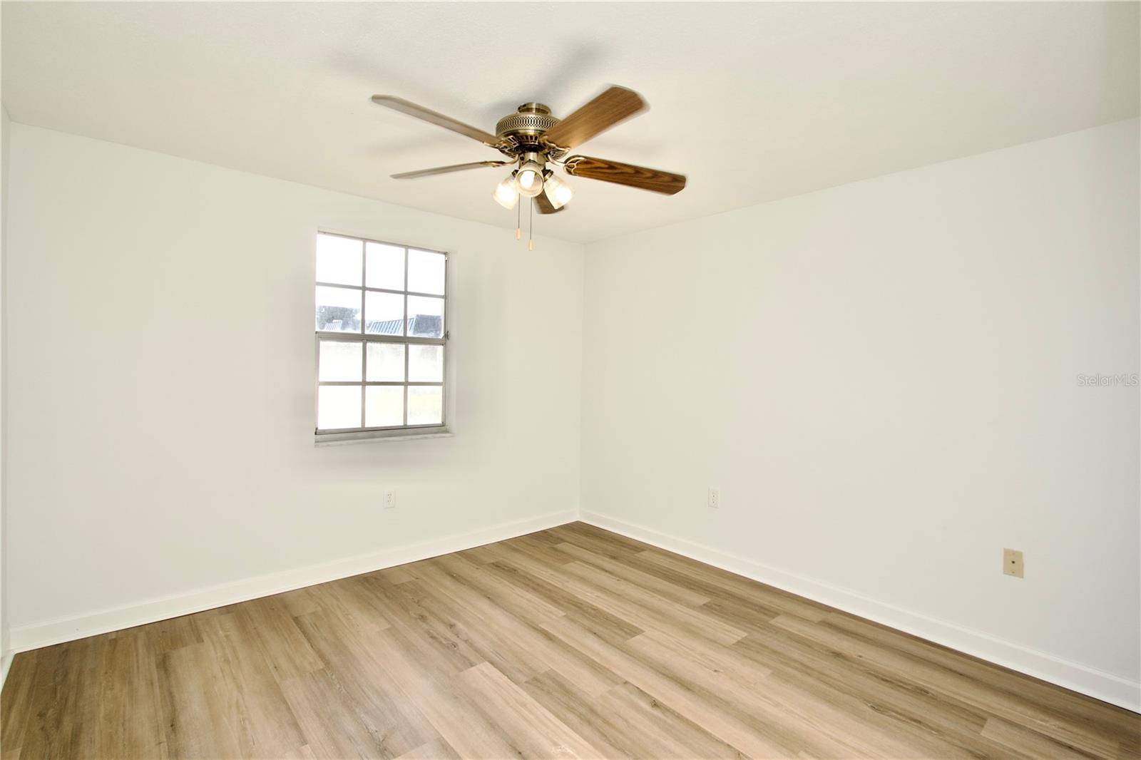 W7881027 Property Photo