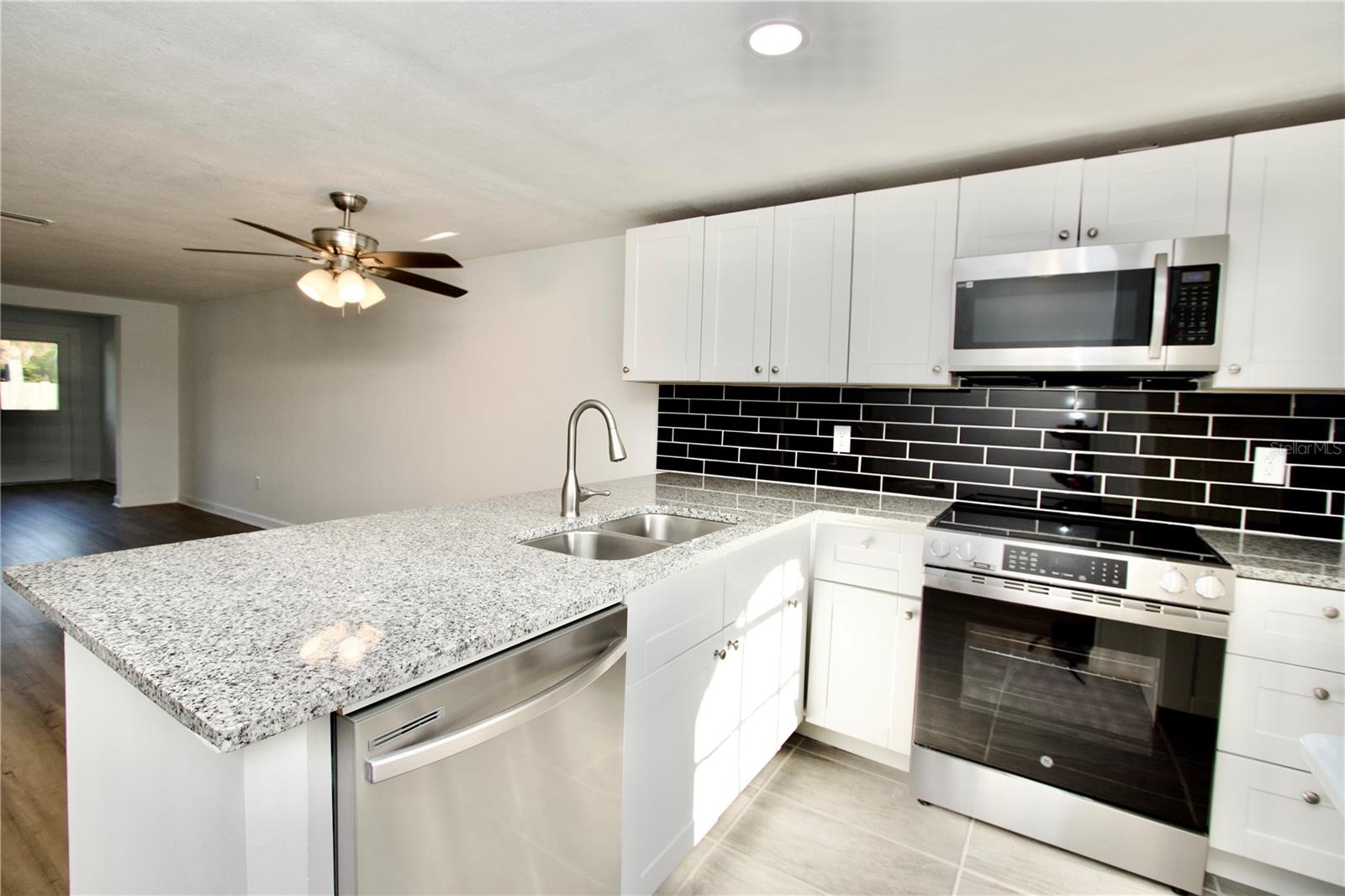 W7881027 Property Photo