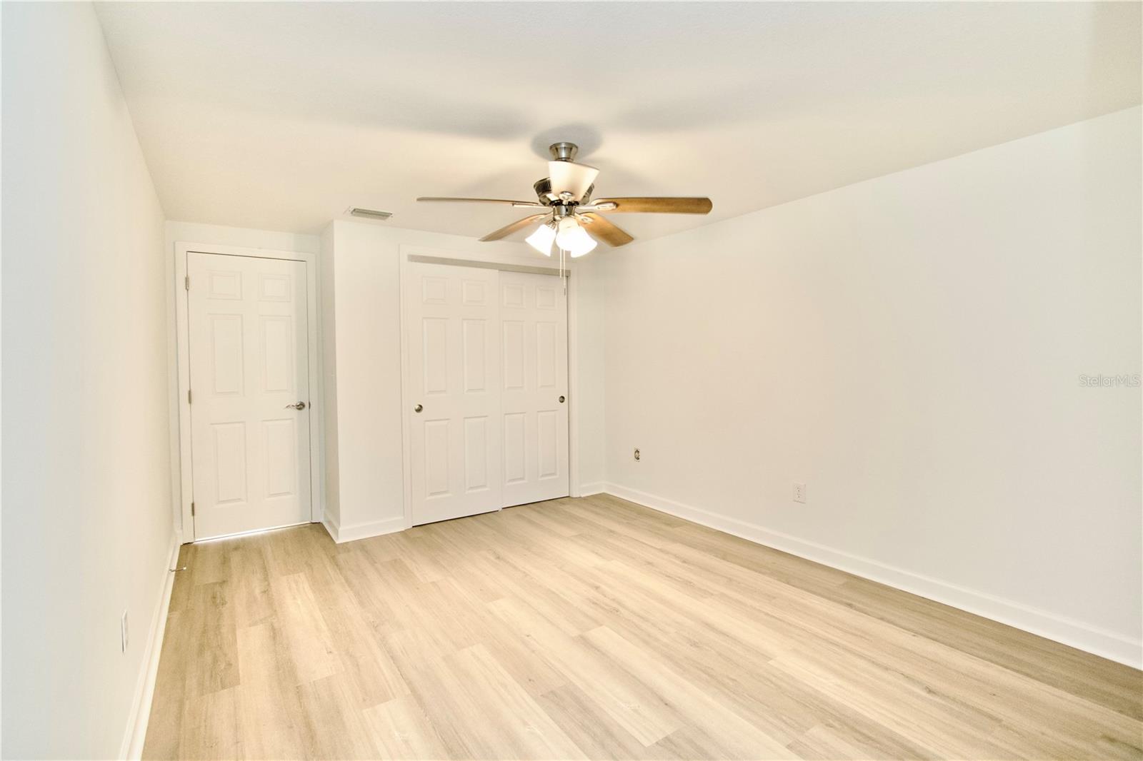 W7881027 Property Photo