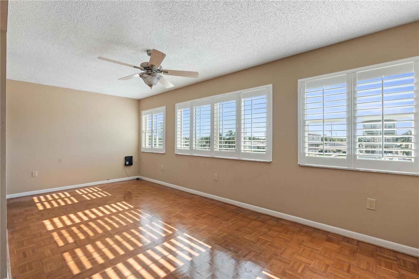 W7881045 Property Photo