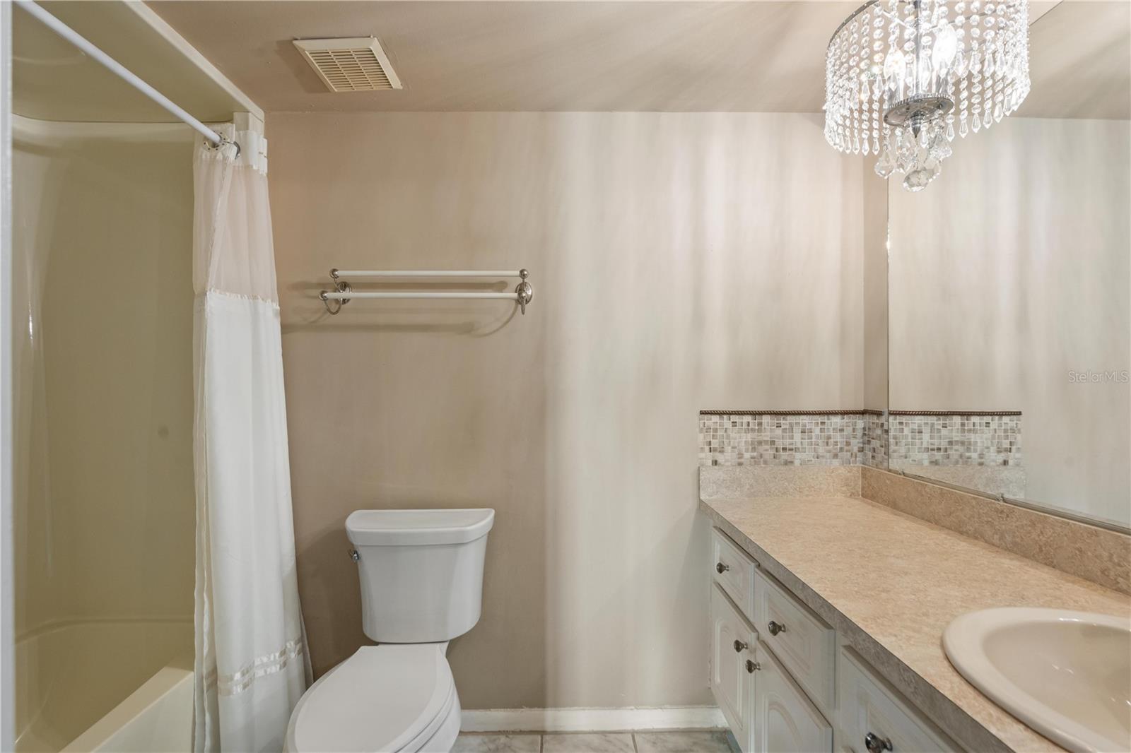 W7881045 Property Photo