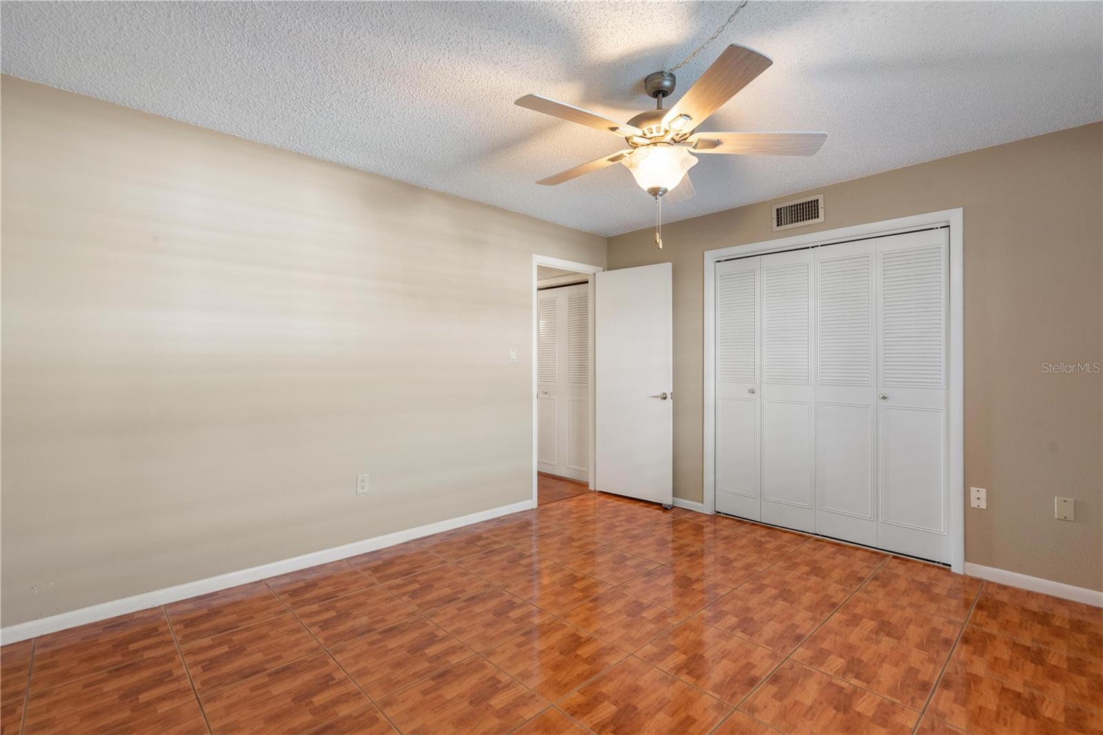 W7881045 Property Photo