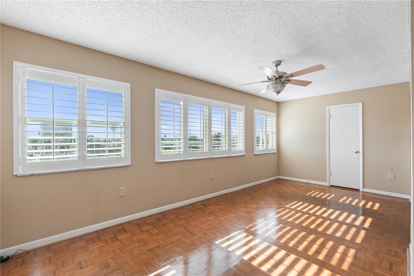 W7881045 Property Photo