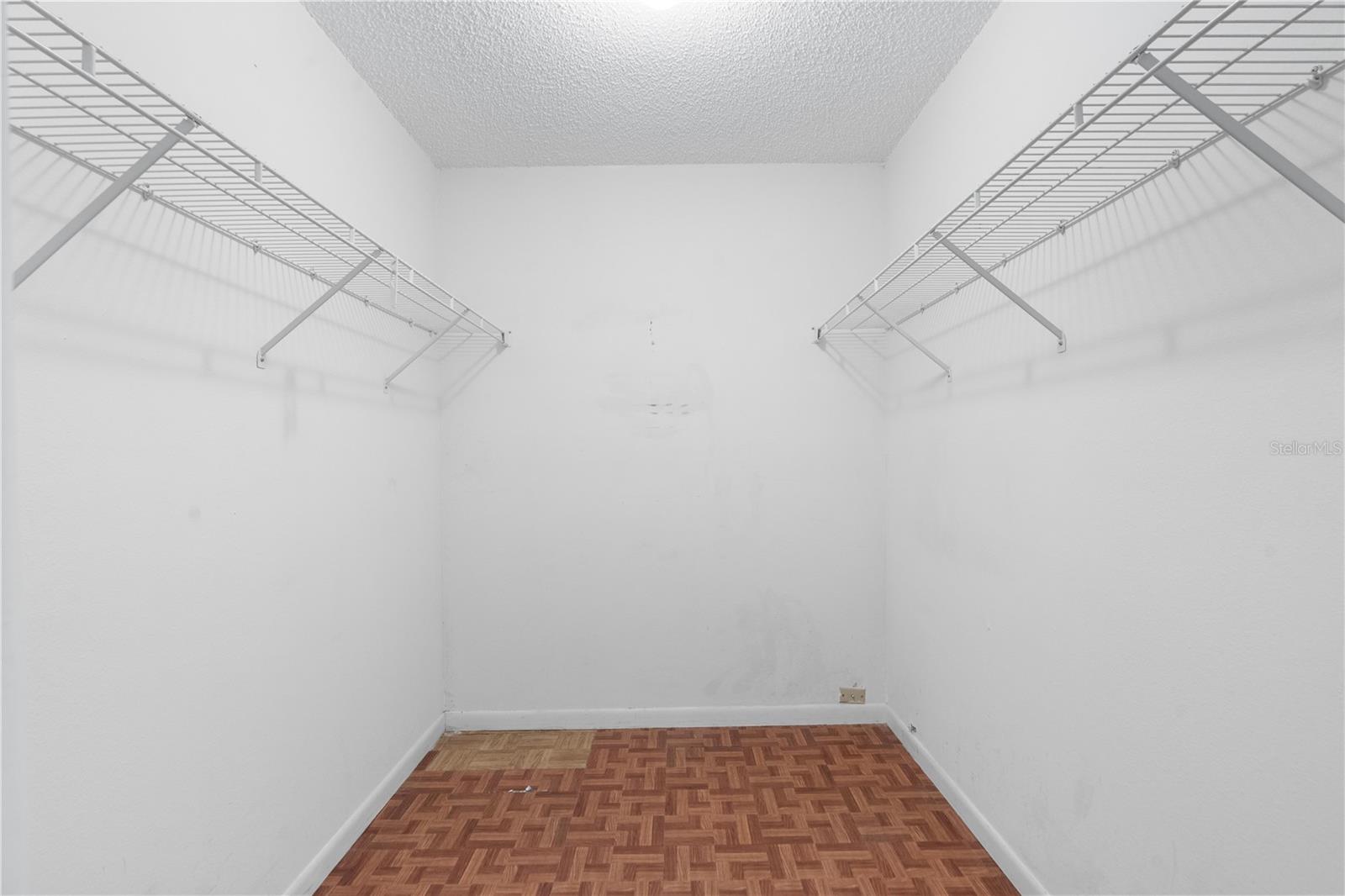 W7881045 Property Photo