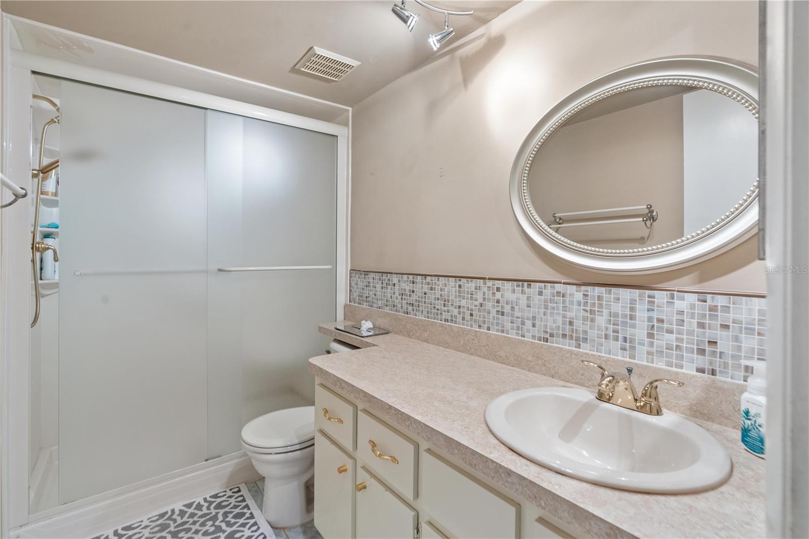 W7881045 Property Photo