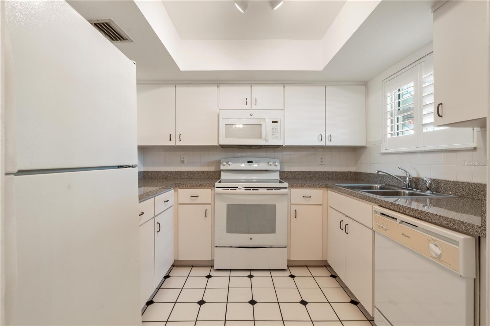 W7881045 Property Photo