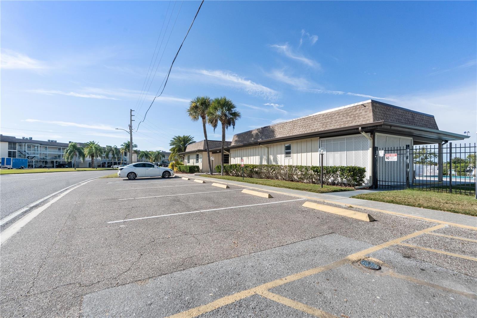 W7881045 Property Photo