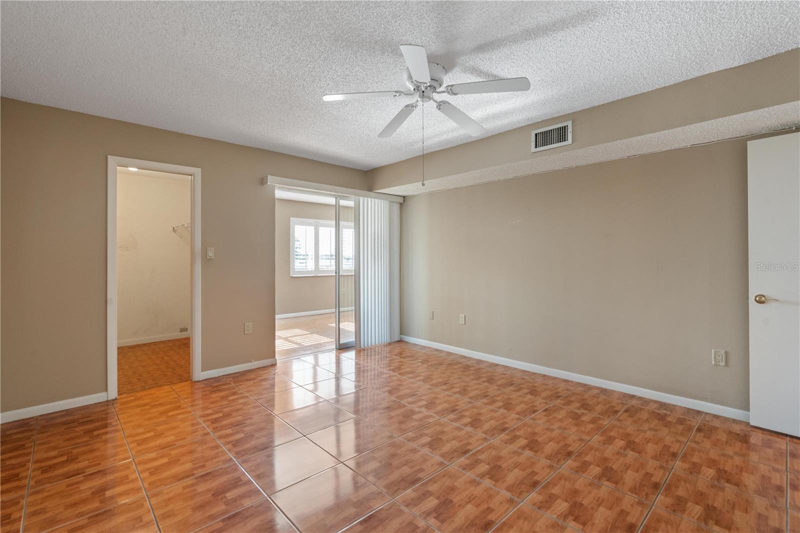 W7881045 Property Photo