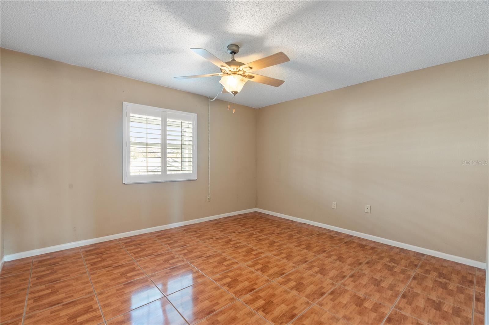 W7881045 Property Photo