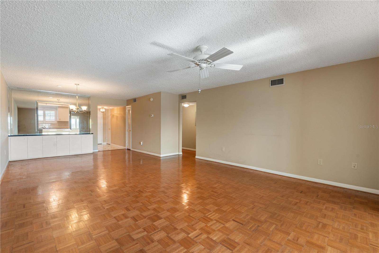 W7881045 Property Photo