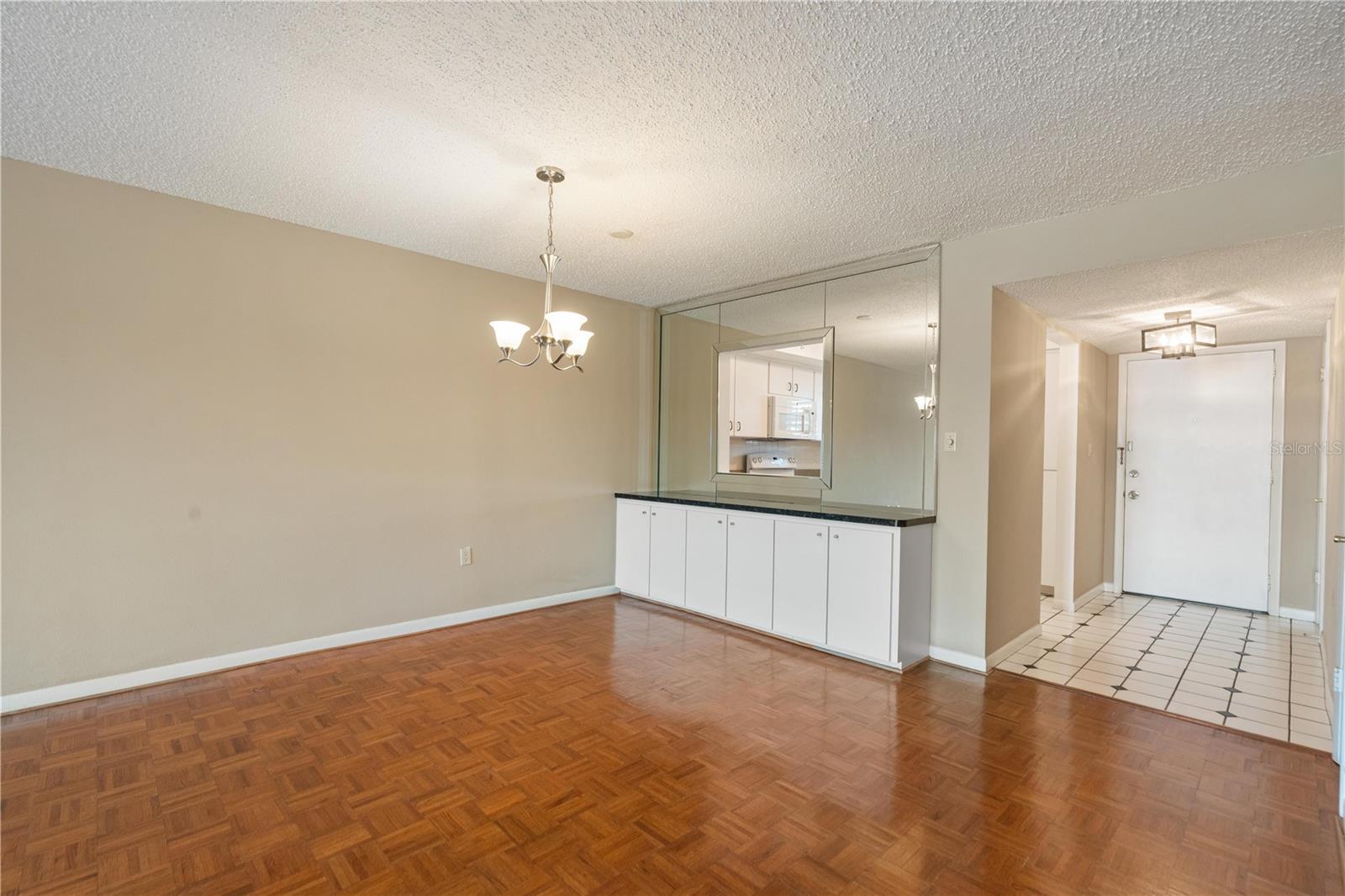 W7881045 Property Photo