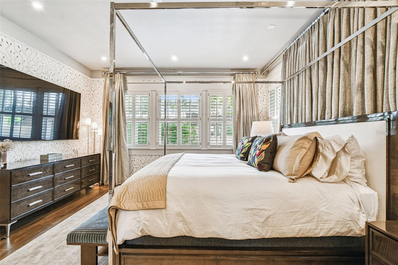 TB8451458 Property Photo