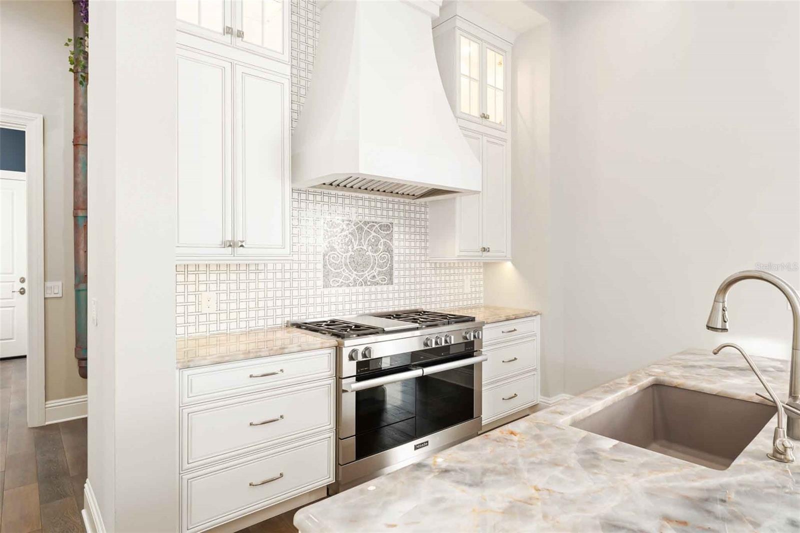 O6363272 Property Photo