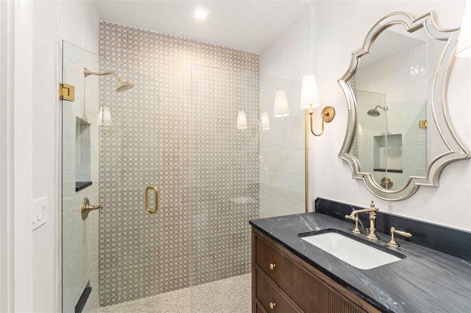 O6363272 Property Photo