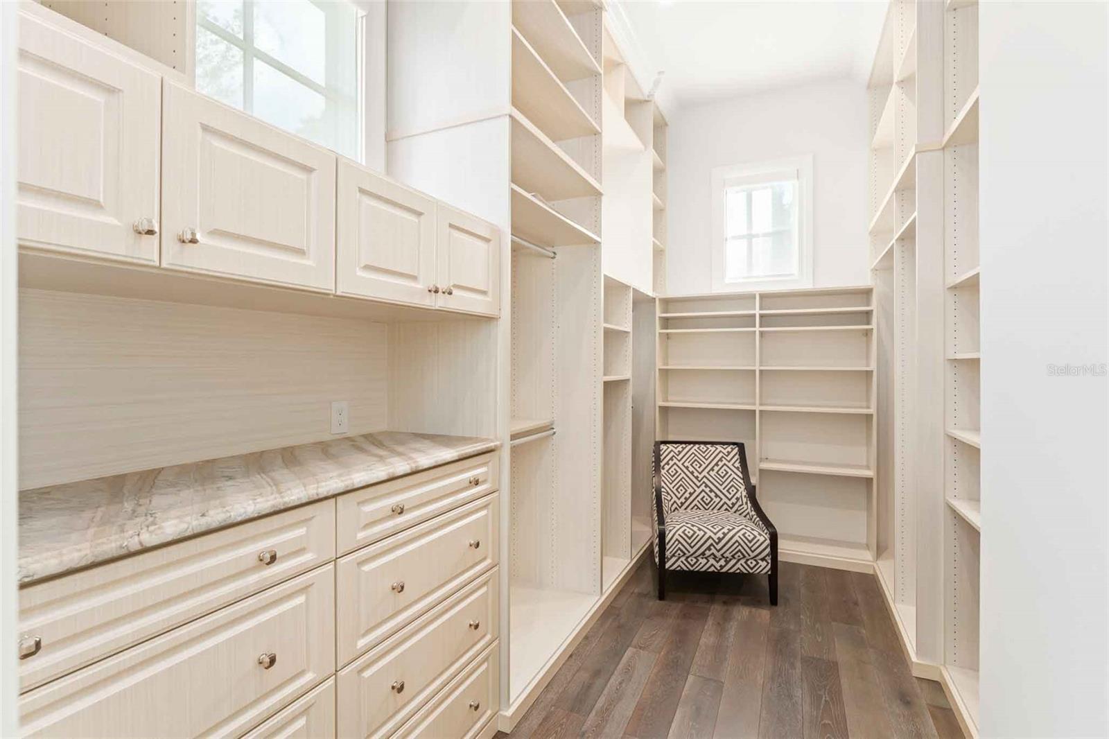 O6363272 Property Photo