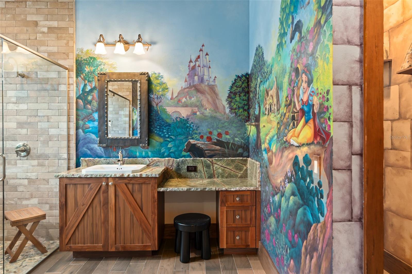 O6363272 Property Photo