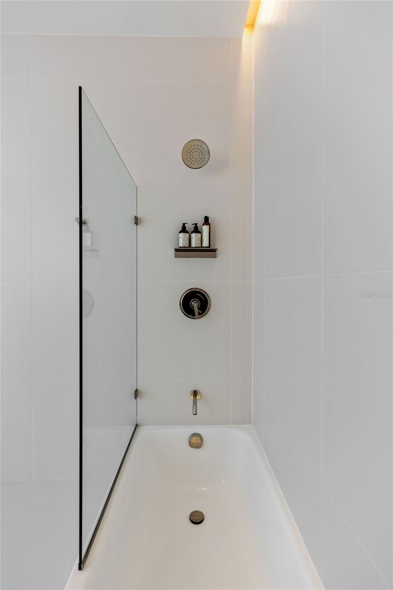 TB8451475 Property Photo