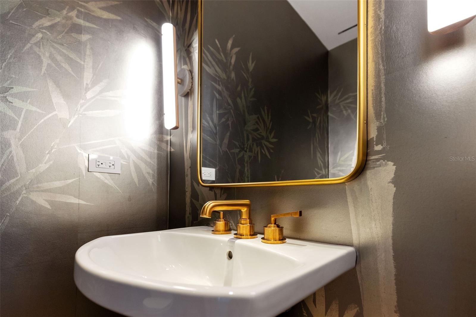 TB8451475 Property Photo