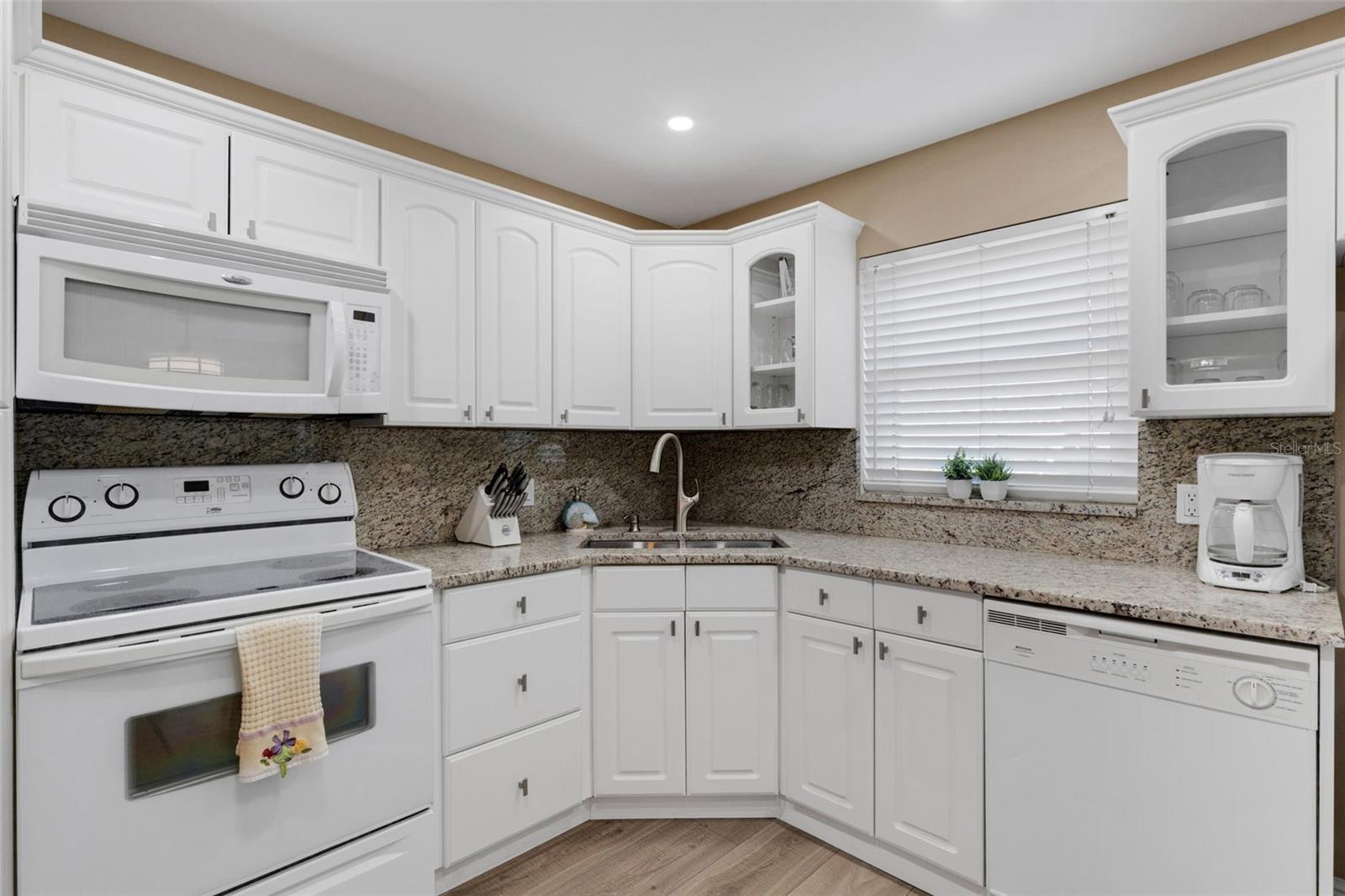 Updated Kitchen Appliances, Granite Counter Tops and Cabinets.