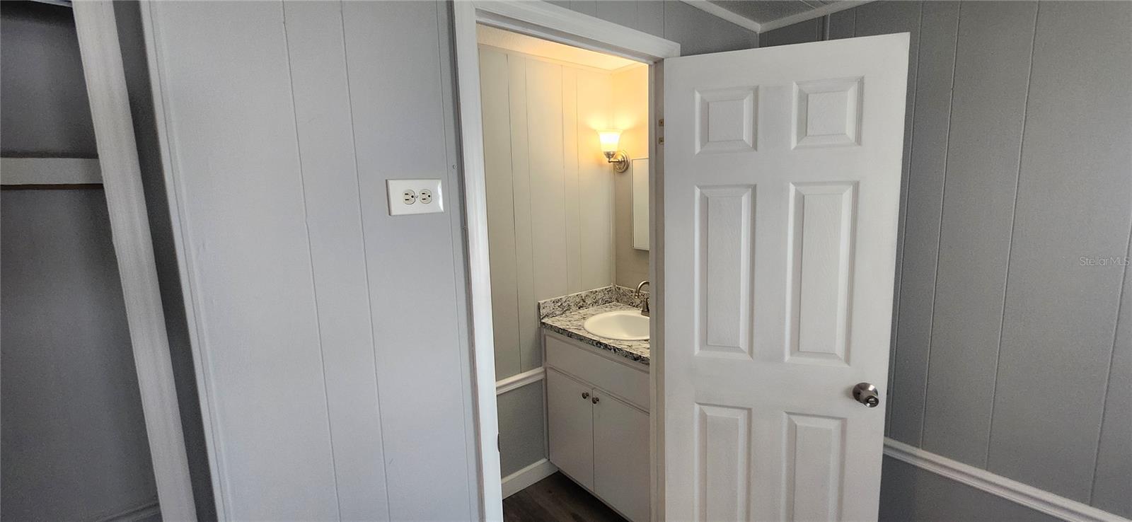 W7881050 Property Photo