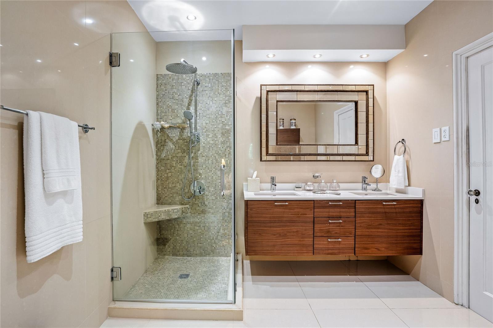 PR9117618 Property Photo